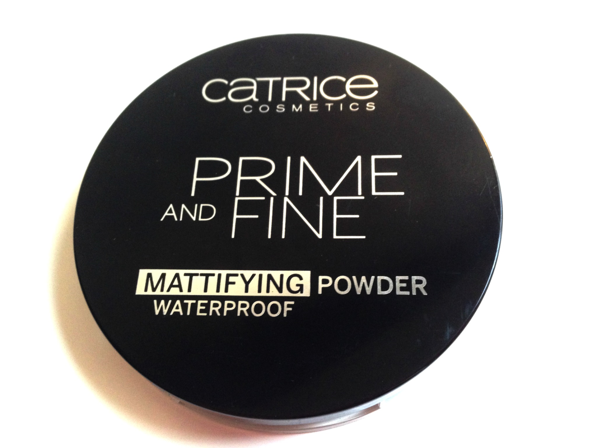 Catrice Prime and Fine mattifying powder waterproof
