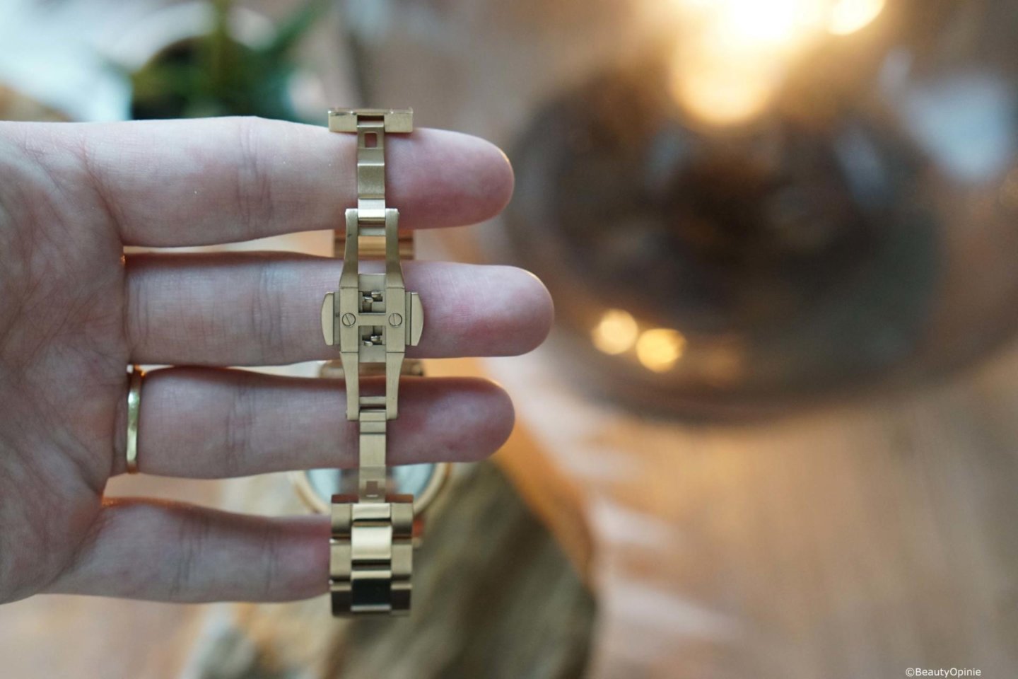 foto's gouden iconic link horloge van daniel wellington