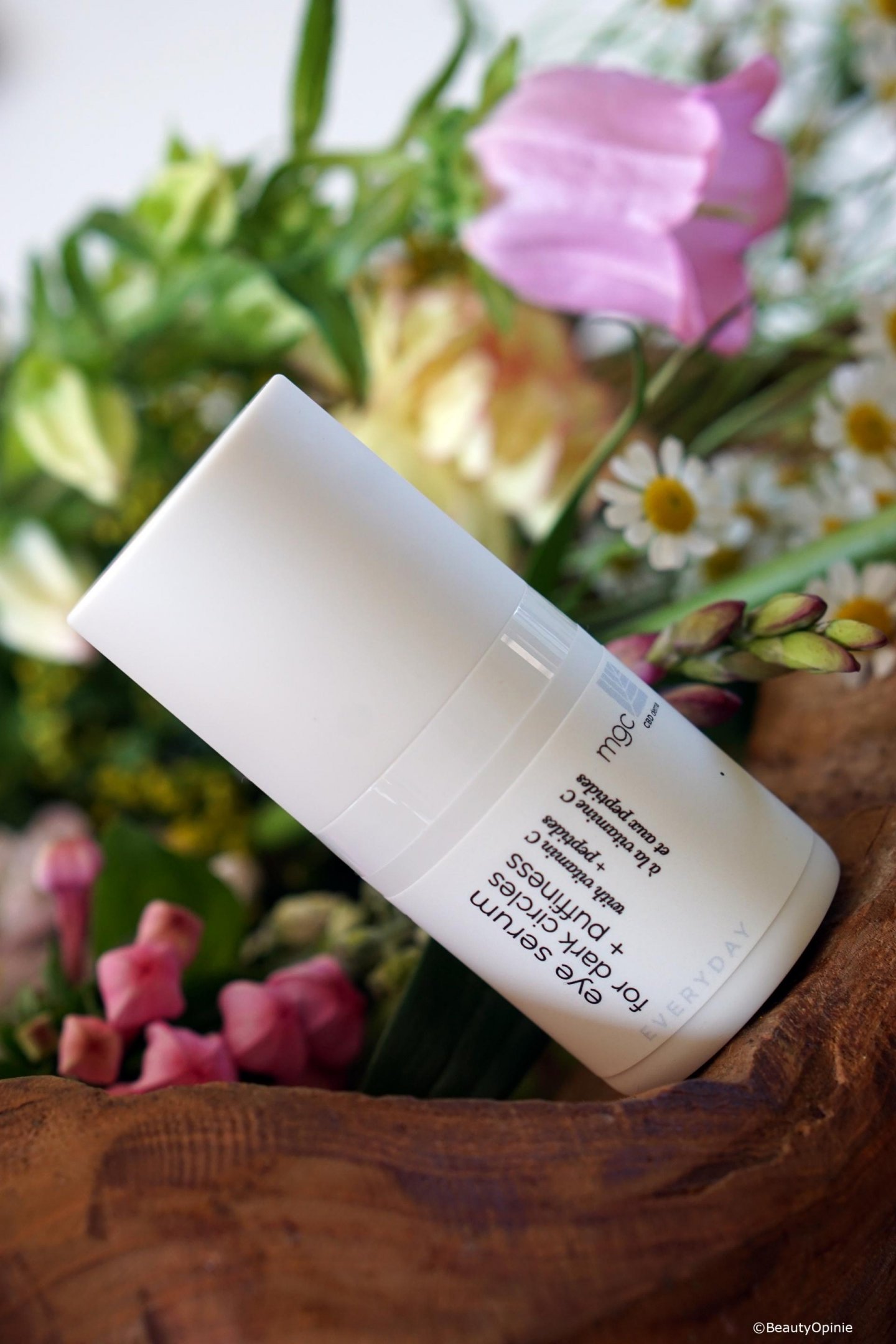 review MGC Derma Everyday Eye Serum For Dark Circles + Puffiness