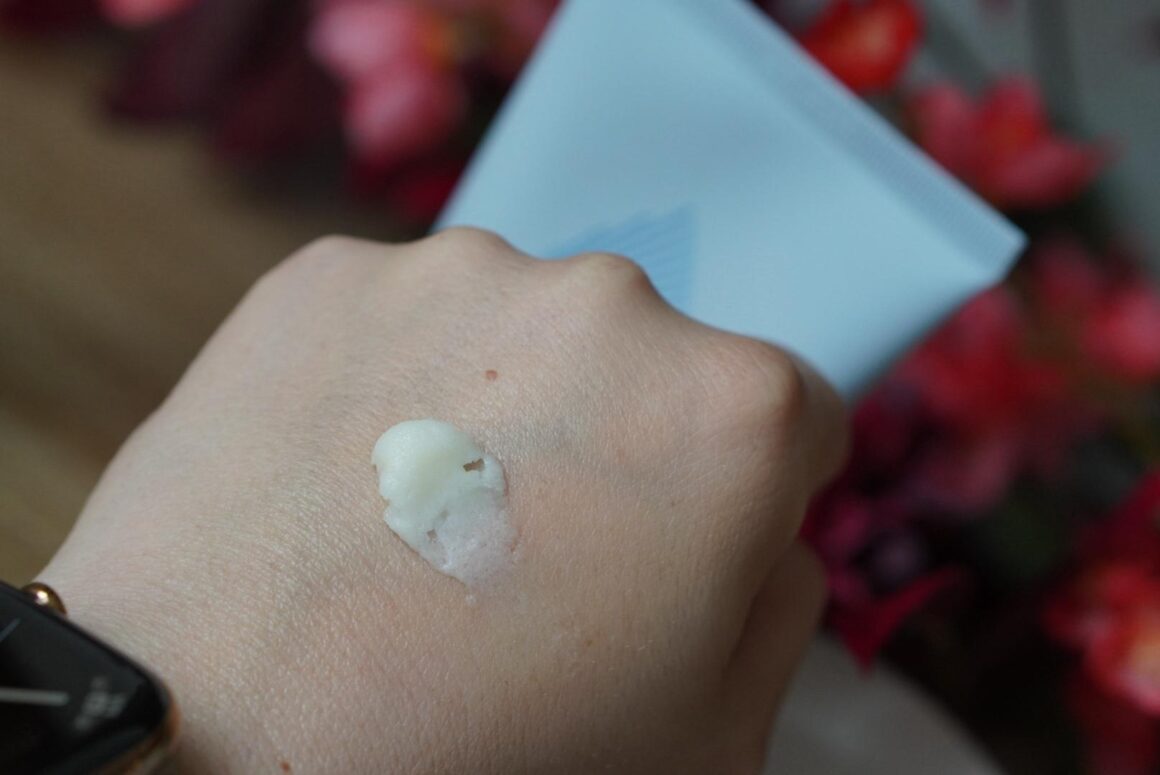 Clarifying Face Scrub van SBT grote scrubkorrel