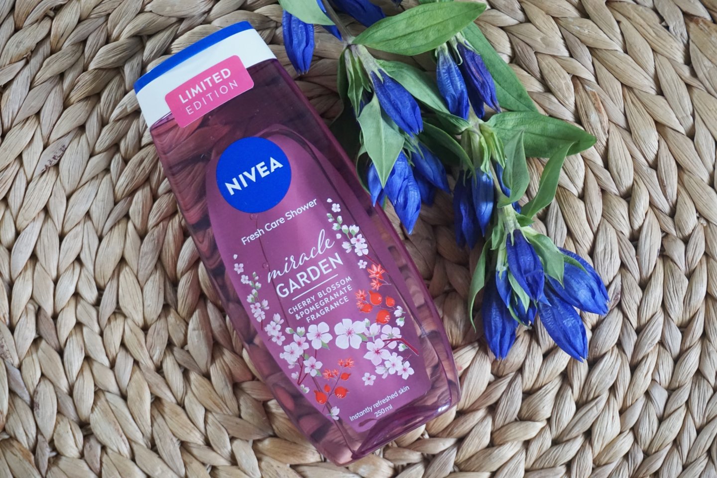 NIVEA Miracle Garden Cherry Blossom & Pomegranate douchegel