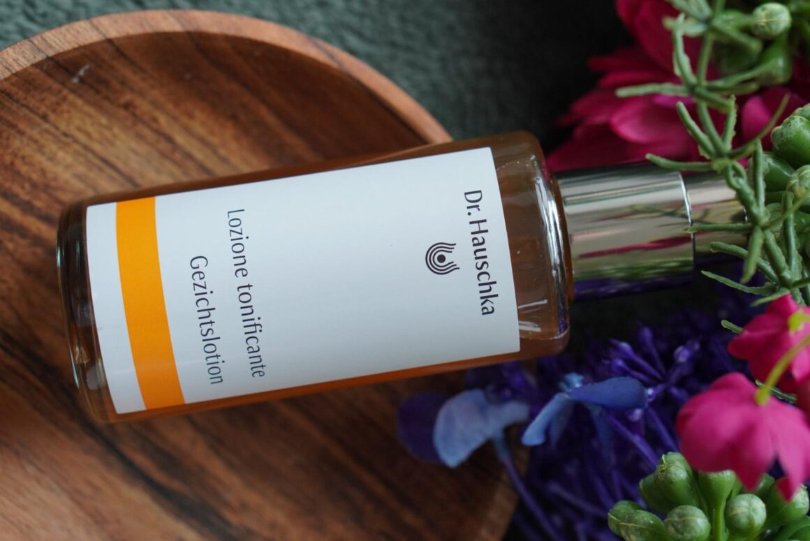 glazen fles Dr. Hauschka Gezichtslotion