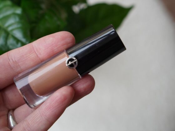 Armani Eye Tint Liquid Eyeshadow in de kleur Cashew