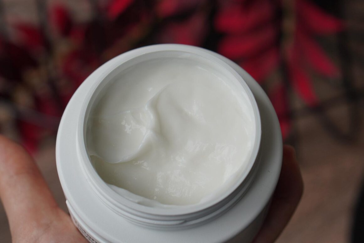 Keune Instant Revive Intensive Repair Masker substantie in pot